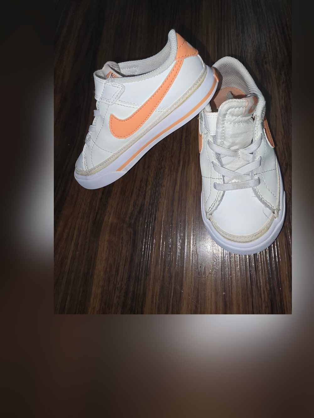 Nike Kids White Sneakers with Peach Swoosh 8.5 - Picture 1 of 5